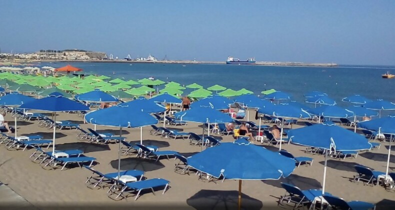 Plajda G Ne Lenen Ya Ndaki Turiste Tecav Z Ettiler Havadiskolik