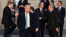 NATO Liderler Zirvesi’nde Boris Johnson’ın yalnızlığı