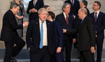 NATO Liderler Zirvesi’nde Boris Johnson’ın yalnızlığı