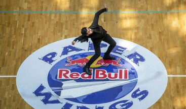 Red Bull Paper Wings ile ‘kağıt uçak pilotları’ İstanbul’da hünerlerini sergiliyor