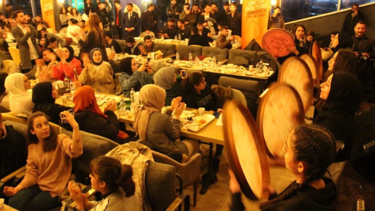 AK Parti’nin Ağrı’daki sahur programı sosyal medyada hedef oldu