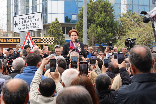 Akşener’den Menderes’te esnaf ziyareti