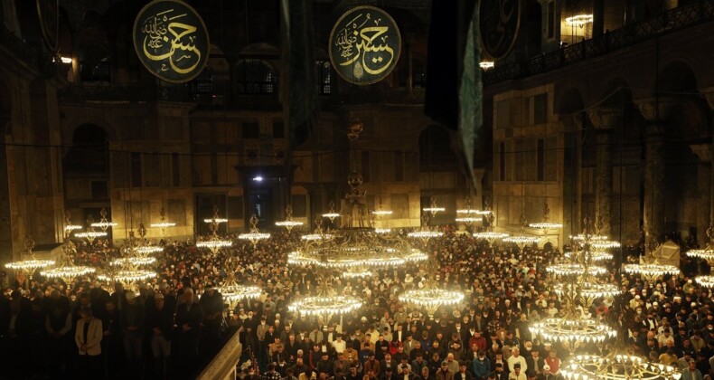 Ayasofya Camisi’nde Kadir Gecesi idrak edildi