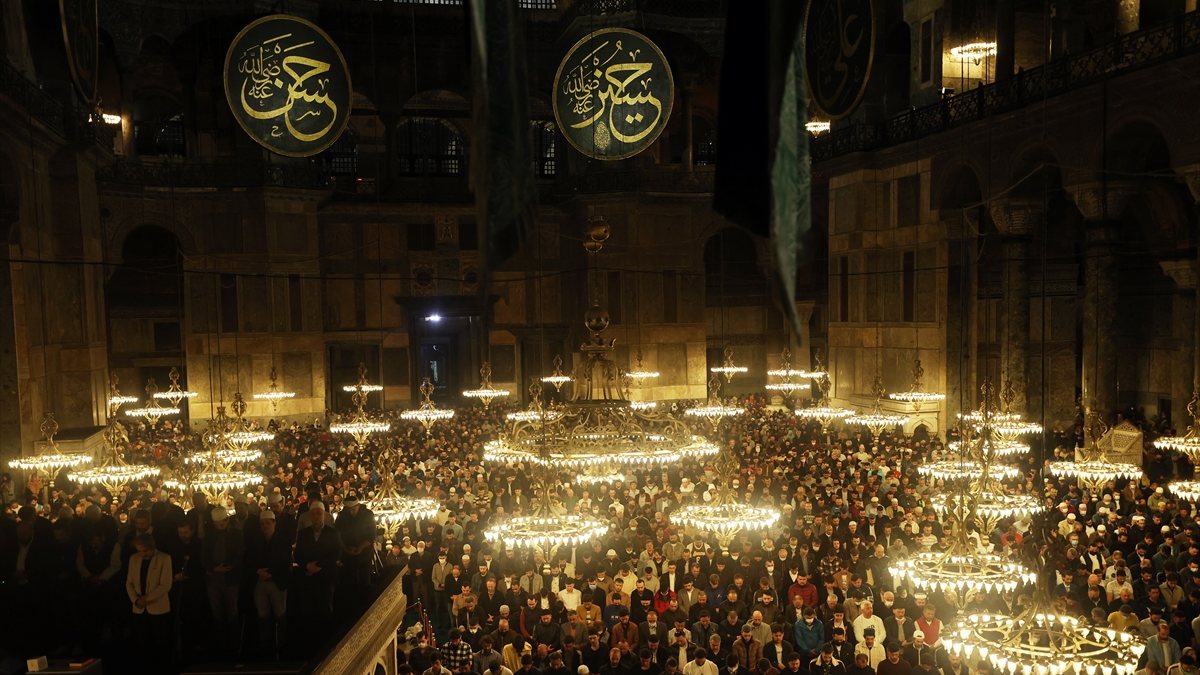Ayasofya Camisi’nde Kadir Gecesi idrak edildi
