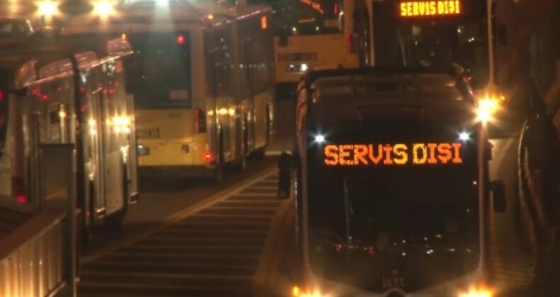 Beylikdüzü’ndeki metrobüs kazası sonrası İstanbullular mağdur oldu