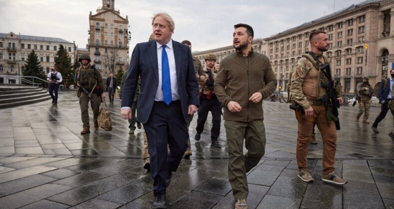 Boris Johnson, Zelensky ile Kiev sokaklarını gezdi