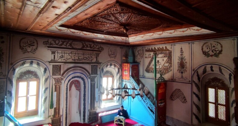 Bursa’da tarihi cami görenleri hayran bırakıyor