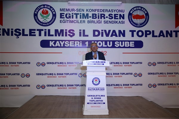 Büyükkılıç, Memur-Sen ve Eğitim-Bir-Sen temsilcileriyle bir ortaya geldi