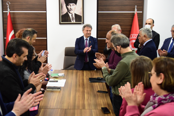 Çalışanlardan İduğ’a üçüncü yıl kutlaması