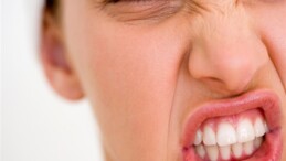 Diş sıkmak baş ağrısına neden olabiliyor