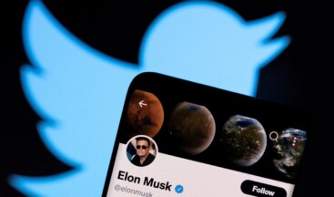 Elon Musk Twitter’ı satın aldı