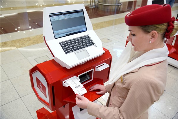 Emirates yolcuları taşınabilir Check-in Portları sayesinde daha az bekleyecek