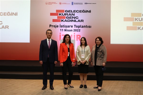 Geleceğini Kuran Bayanlar Projesi’nin birinci tohumu İzmir’e atıldı