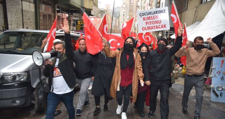 Hakkari’de HDP önünde gösteri düzenlendi