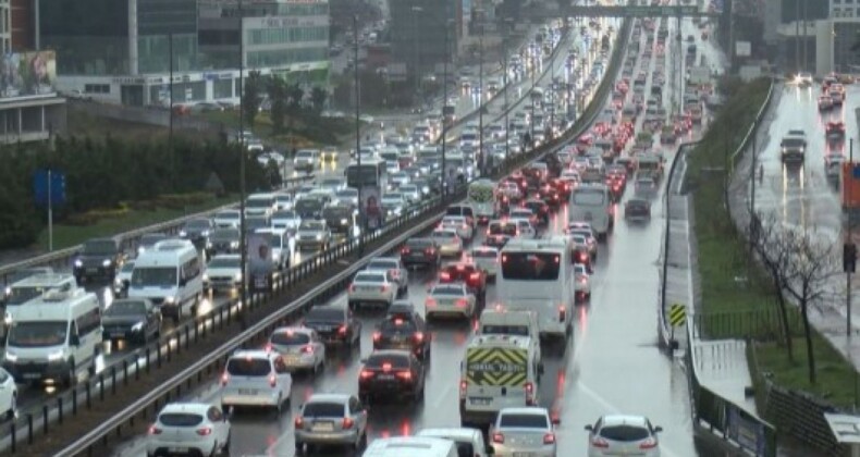 İstanbul’da yağış sonrası trafik yoğunluğu