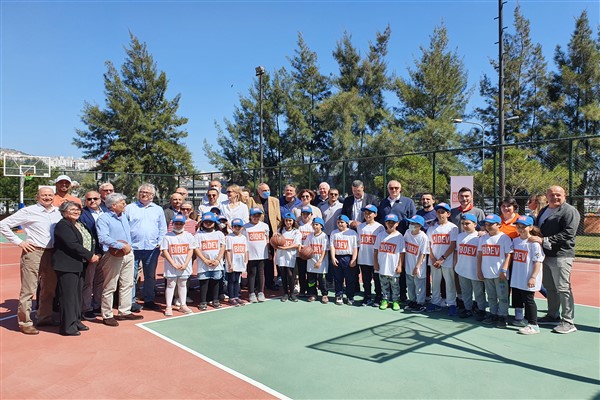 İzmir Çiğli Eğitim Parkı Basketbol Alanı yenilendi