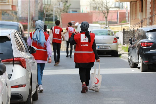 Kızılay gönüllüleri Ramazan rahmetini tüm Türkiye’ye taşıyor