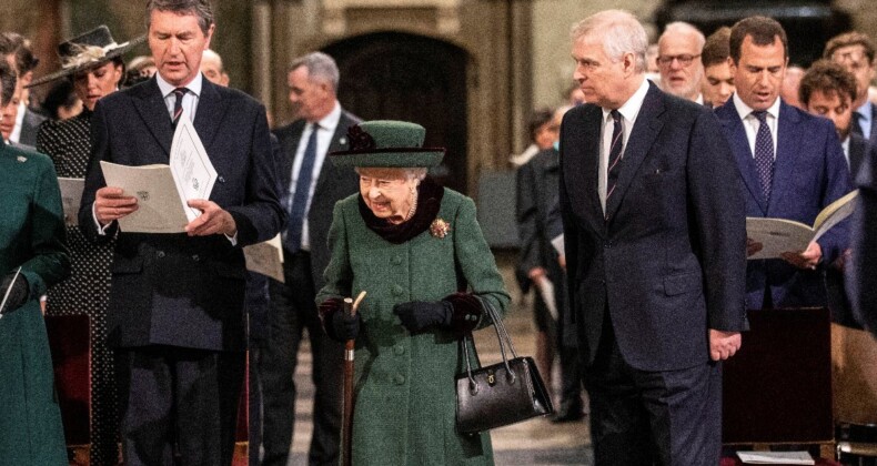 Kraliçe Elizabeth’in, Prens Andrew ile verdiği görüntü İngiltere’yi karıştırdı