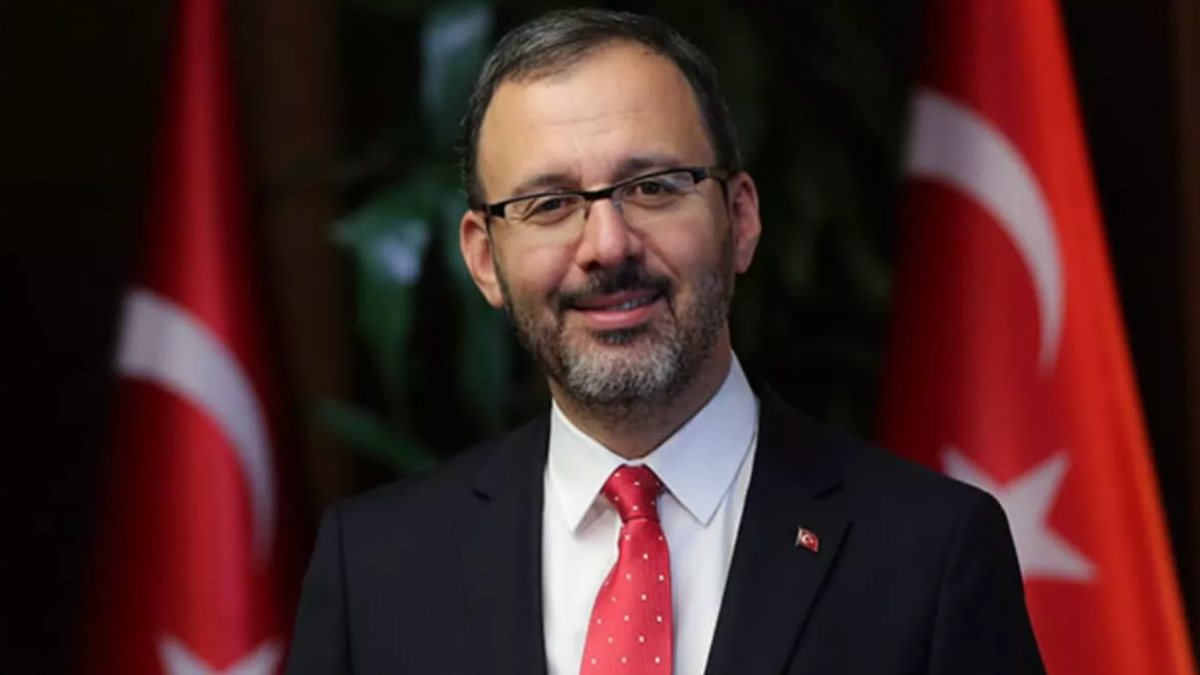 Mehmet Muharrem Kasapoğlu, Dünya Şampiyonu Aleyna Ertürk’ü tebrik etti