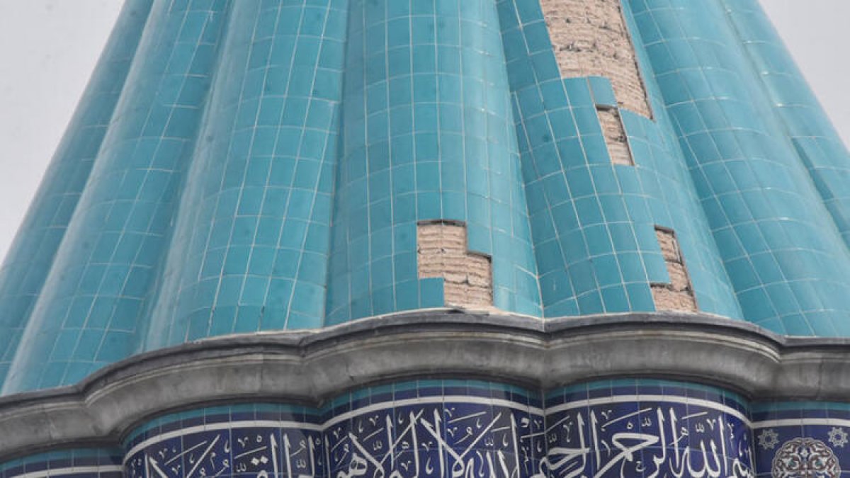 Mevlana Müzesi’nin Kubbe-i Hadra’sının yeni çinileri döküldü