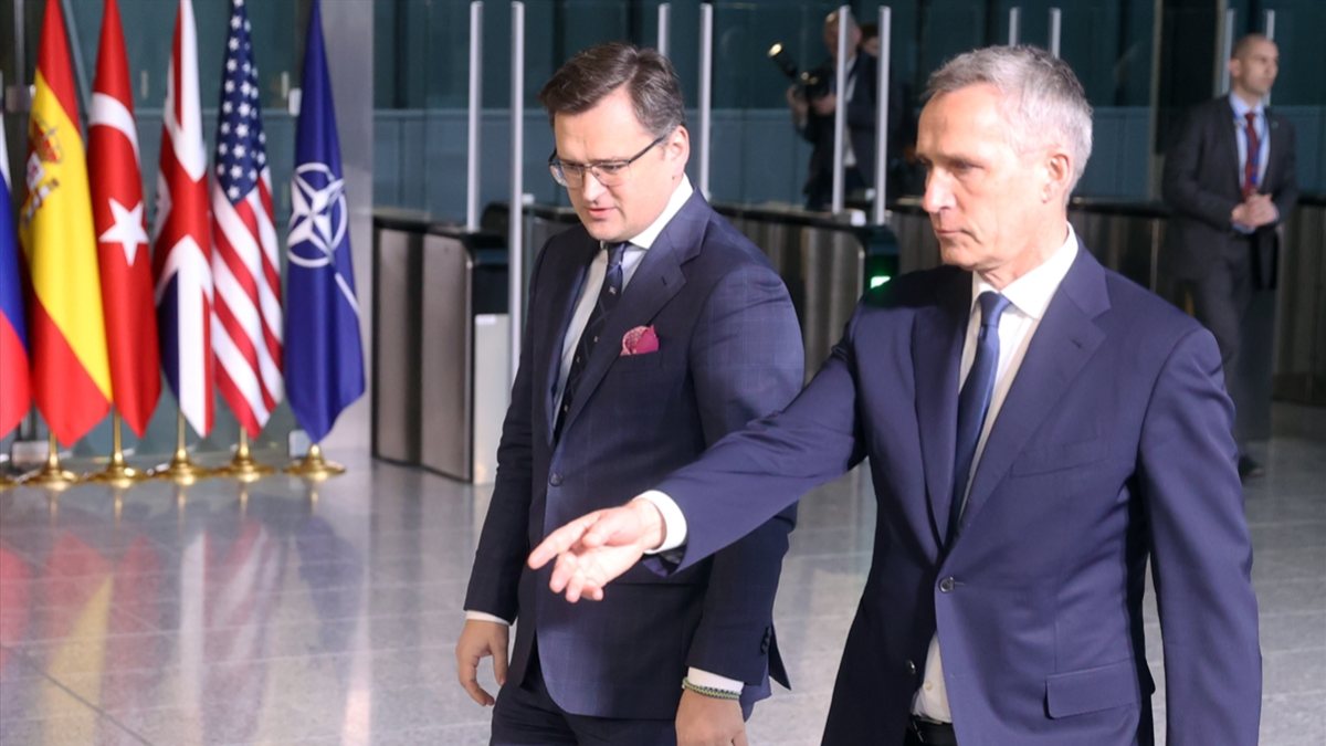 NATO Dışişleri Bakanları’ndan Ukrayna’ya destek mesajları