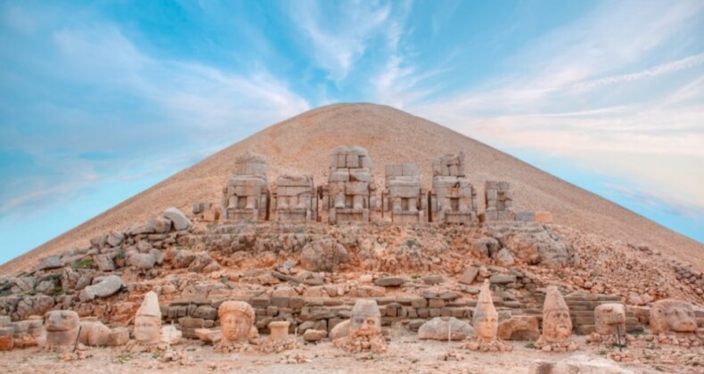 Piramitlerin Rakibi Nemrut Dağı’nın Gizemi