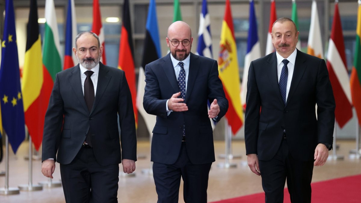 Nikol Paşinyan ve İlham Aliyev, Brüksel’de Charles Michel ile görüştü