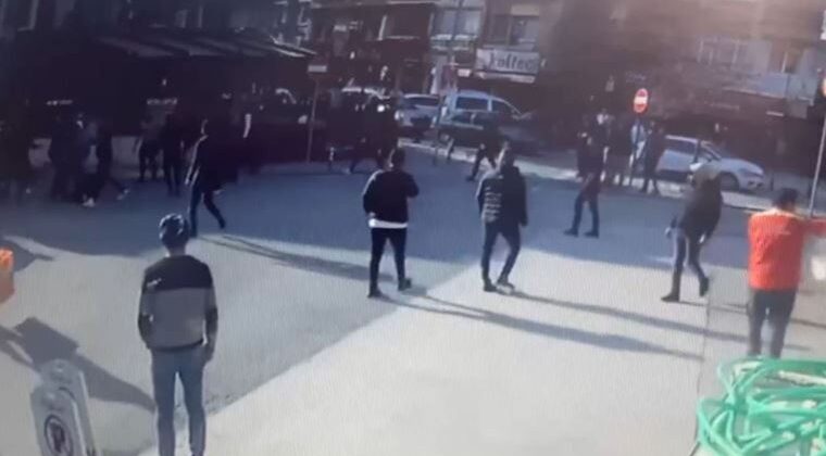 Pendik’te caddede silahlı kavga; 2 yaralı