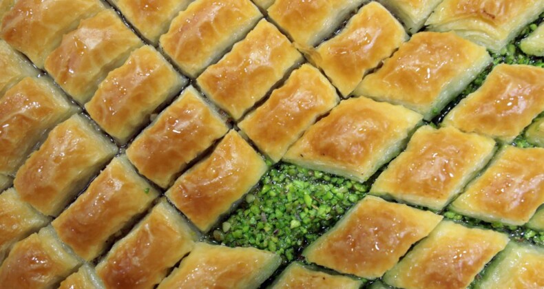 Ramazan  geldi, Gaziantep’te baklava üretimi katlandı