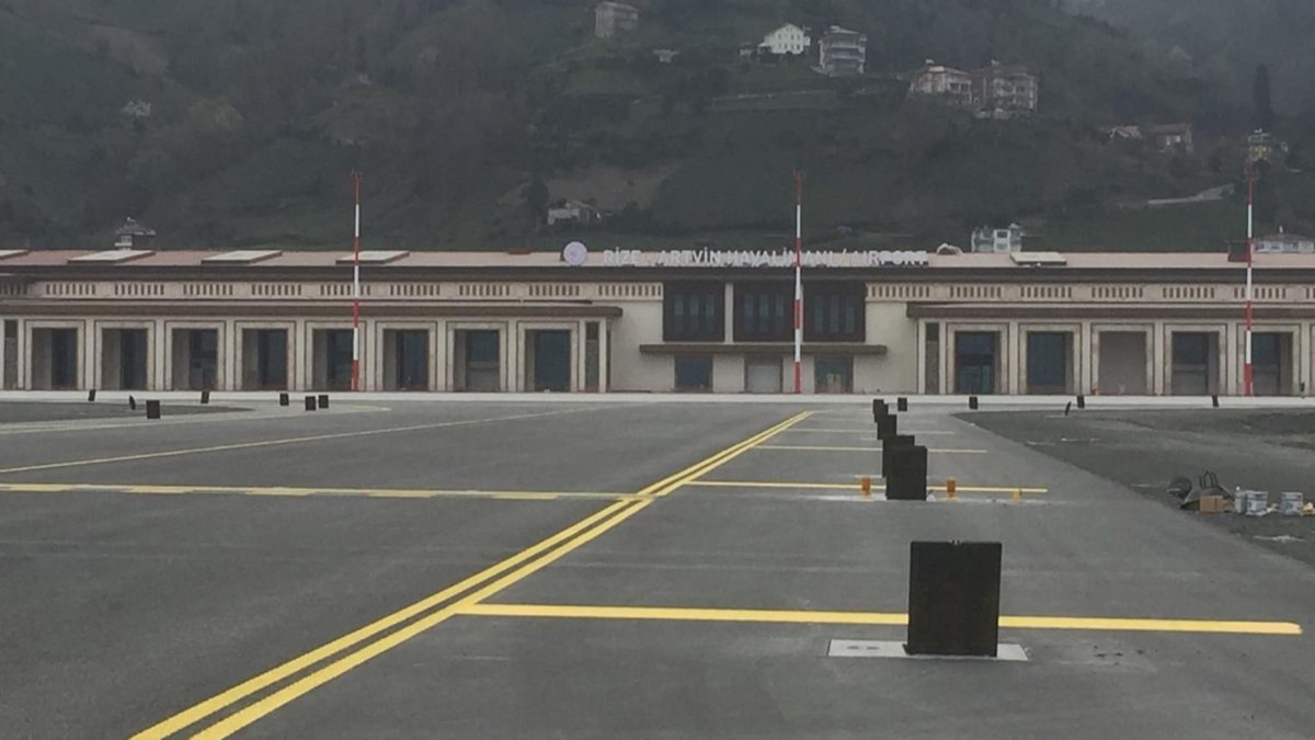 Rize-Artvin Havalimanı’nın pisti ve apronları renkleniyor