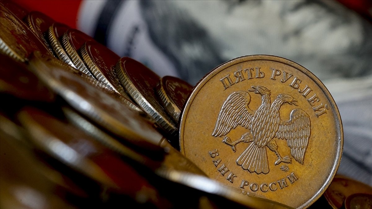 Rus rublesi, dolar karşısında kayıplarını telafi etti