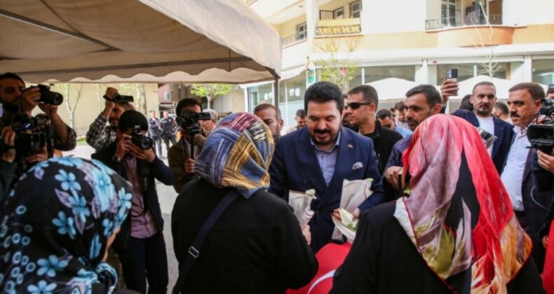 Savcı Sayan’dan evlat nöbeti tutan ailelere ziyaret