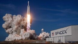 SpaceX, 165 milyon dolara uzaya 3 turist gönderdi