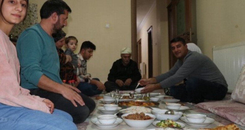 Türkiye’de ilk iftar Şemdinli’de açıldı