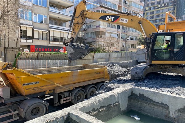 Ümraniye-Ataşehir-Göztepe Metrosu tüm süratiyle sürüyor