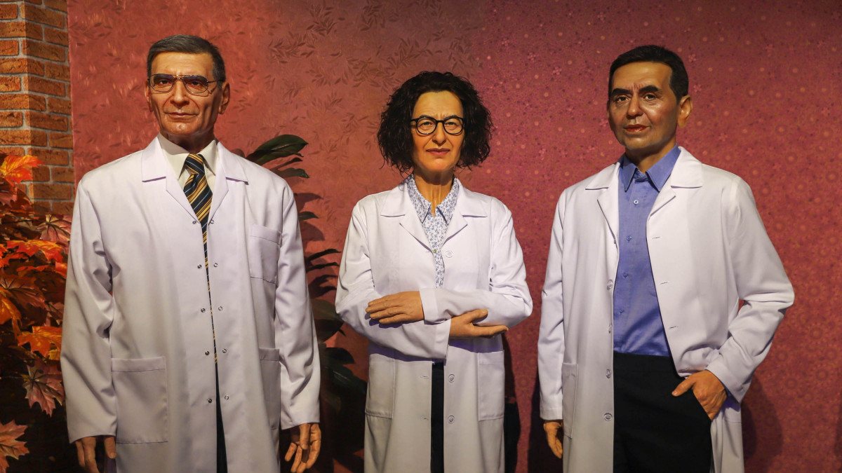 Yılmaz Büyükerşen, bu kez Türk bilim insanı heykelleri yaptı