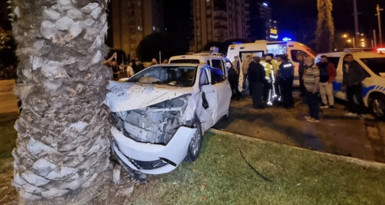 Adana’da polis aracıyla otomobil çarpıştı: 4 yaralı