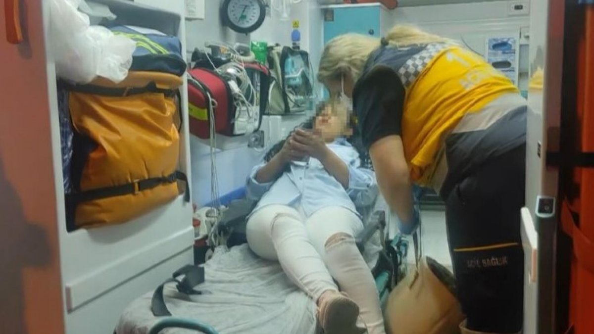 Antalya’da bir kişi boşanma aşamasındaki eşini bıçakladıktan sonra kaçtı