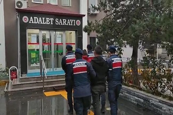 Araçta uyuşturucu kullanan 2 kişi jandarma ekiplerince yakalandı