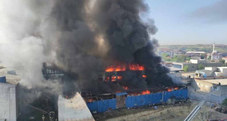 Arnavutköy’de fabrika yangını