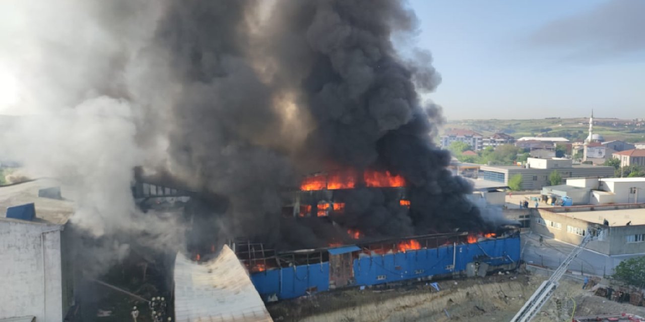Arnavutköy’de fabrika yangını