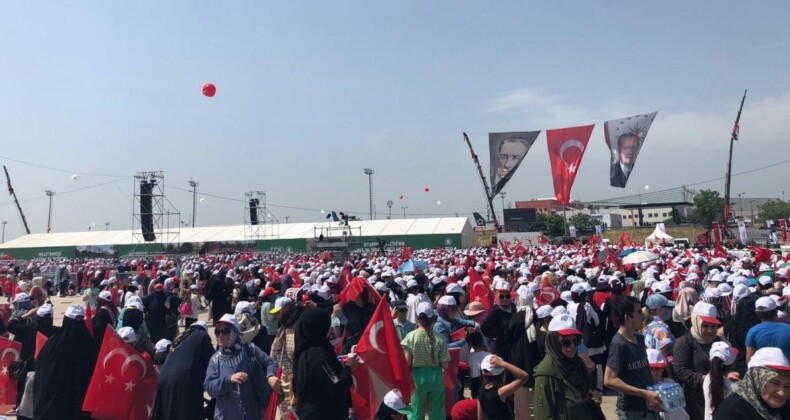 Atatürk Havalimanı yolunda trafik yoğunluğu