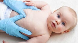 Bebeklerde görülen inek sütü alerjisinin en yaygın belirtisi: Sık kusma