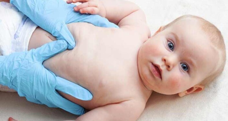 Bebeklerde görülen inek sütü alerjisinin en yaygın belirtisi: Sık kusma