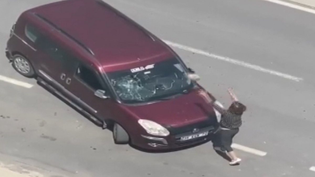 Beylikdüzü’nde kaza yaptı, ortalığı birbirine kattı