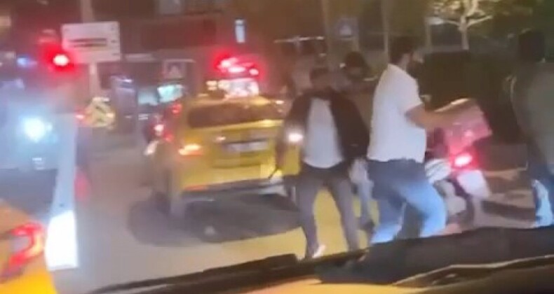 Beyoğlu’nda taksici ve yolcular arasında ücret kavgası