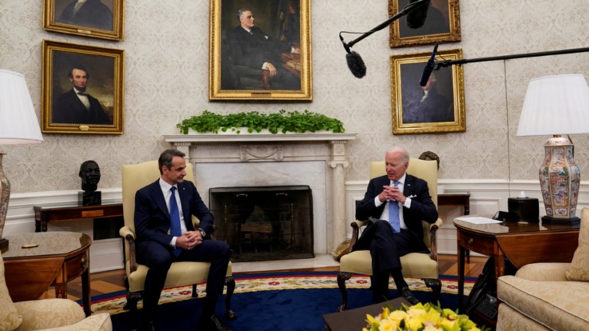 Biden ve Miçotakis Beyaz Saray’da bir araya geldi