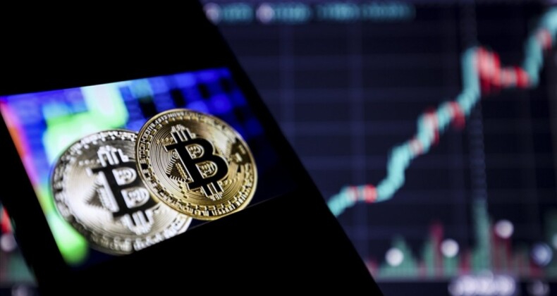 Bitcoin 10 ayın en düşük seviyesine geriledi