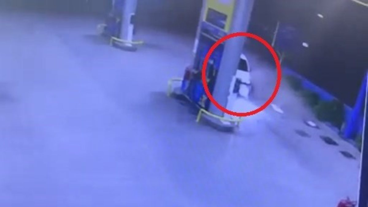 Bursa’da kazadan kaçan sürücü benzinliğe girdi