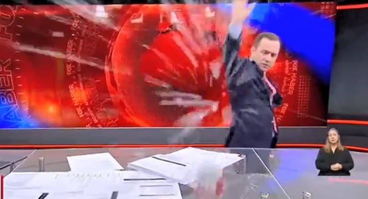 Çiftçi haberine sinirlenen Selçuk Tepeli yayını terk etti